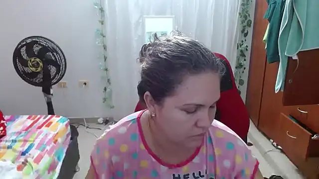 Snapshot of helenca43 chatting on 09/18/25, 10:18 helenca43 online show from 09/18/25, 10:18