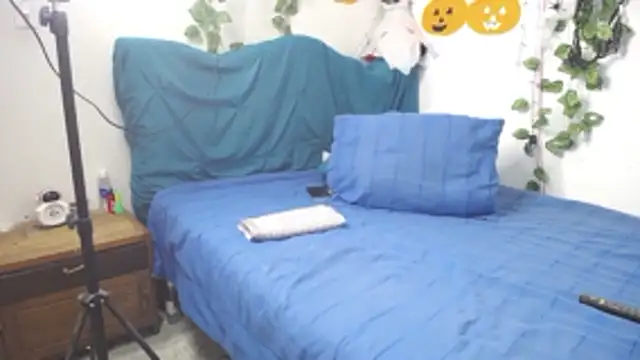 DominaLeona online show from 10/31/25, 08:05