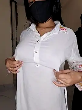 Snapshot of riya190 chatting on 02/05/26, 07:04 riya190 online show from 02/05/26, 07:04