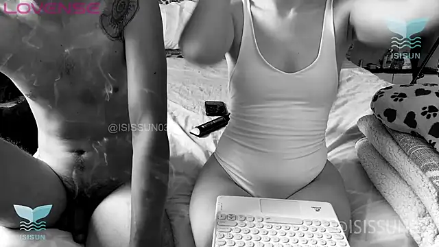 isissun03 online show from 11/04/25, 03:27