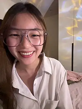 Snapshot of Sweet-Angel999 chatting on 10/23/25, 03:21 Sweet-Angel999 online show from 10/23/25, 03:21