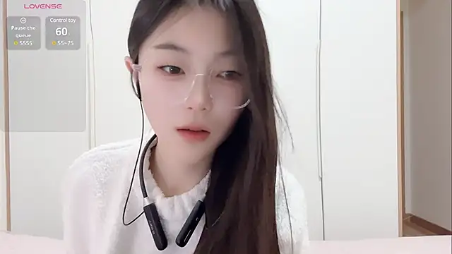 Snapshot of Sweet-Angel999 chatting on 02/17/25, 01:22 Sweet-Angel999 online show from 02/17/25, 01:22