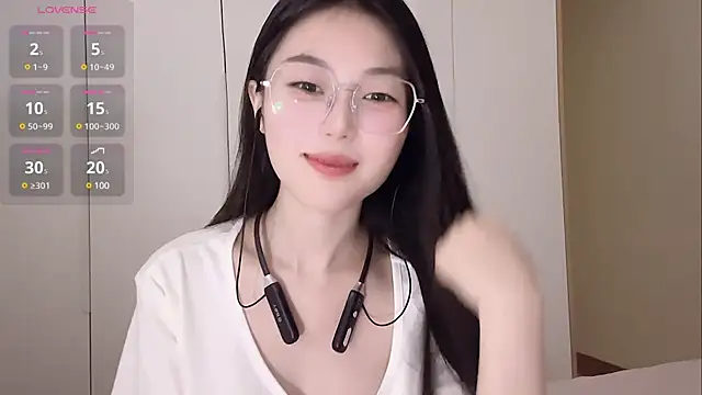 Snapshot of Sweet-Angel999 chatting on 03/18/25, 05:33 Sweet-Angel999 online show from 03/18/25, 05:33