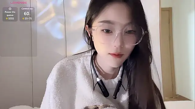 Snapshot of Sweet-Angel999 chatting on 02/14/25, 05:25 Sweet-Angel999 online show from 02/14/25, 05:25