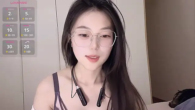 Snapshot of Sweet-Angel999 chatting on 03/18/25, 02:28 Sweet-Angel999 online show from 03/18/25, 02:28
