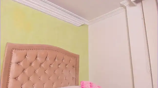 Luciluu20 online show from 02/04/25, 12:29