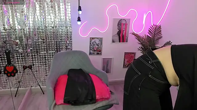 Lily Moonlight online show from 02/07/26, 12:57