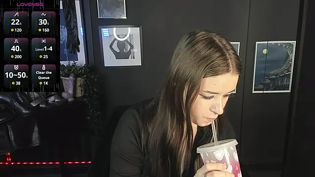 Snapshot of Lily_Moonlight chatting on 01/22/25, 03:51 Lily Moonlight online show from 01/22/25, 03:51