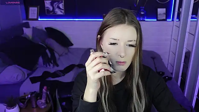Snapshot of Lily_Moonlight chatting on 03/21/25, 07:33 Lily Moonlight online show from 03/21/25, 07:33