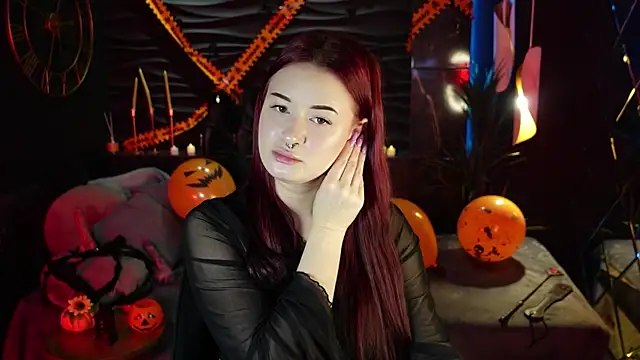 Lily Moonlight online show from 10/29/25, 07:07