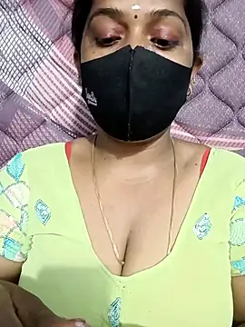 Snapshot of Renuma chatting on 02/13/26, 03:28 Renuma online show from 02/13/26, 03:28