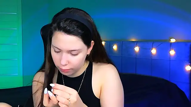 Stacy Gonzales  online show from 03/23/25, 05:43