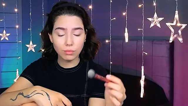 Stacy Gonzales  online show from 09/28/25, 06:20