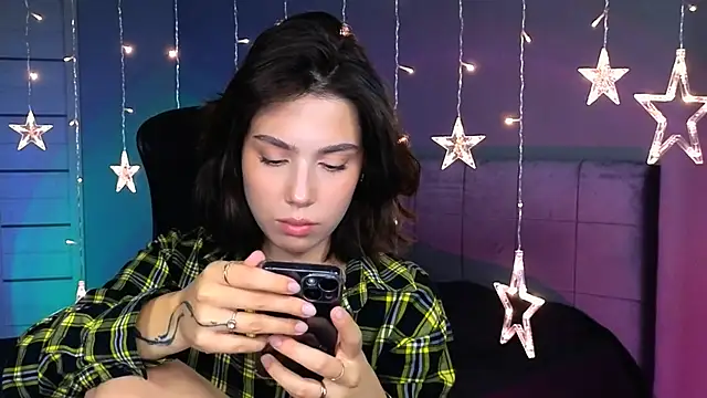 Stacy Gonzales  online show from 10/18/25, 09:44