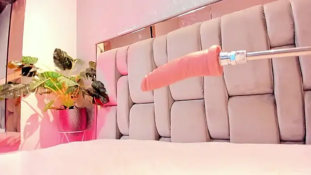 Snapshot of RoseTaylor__ chatting on 01/07/26, 05:01 RoseTaylor online show from 01/07/26, 05:01