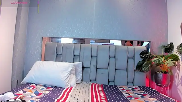 Snapshot of RoseTaylor__ chatting on 02/18/26, 04:54 RoseTaylor online show from 02/18/26, 04:54