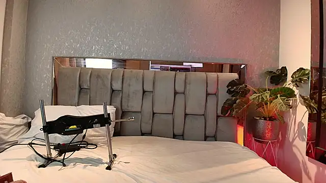 Snapshot of RoseTaylor__ chatting on 02/14/26, 04:56 RoseTaylor online show from 02/14/26, 04:56