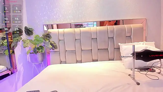 RoseTaylor   online show from 11/12/25, 04:49