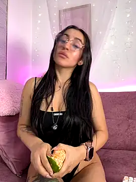 leila petitee  online show from 11/27/25, 01:22