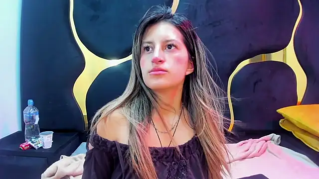 Snapshot of GiaRoussel chatting on 10/26/25, 03:01 GiaRoussel online show from 10/26/25, 03:01