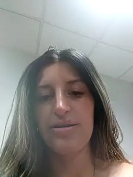 Snapshot of GiaRoussel chatting on 12/16/25, 09:08 GiaRoussel online show from 12/16/25, 09:08