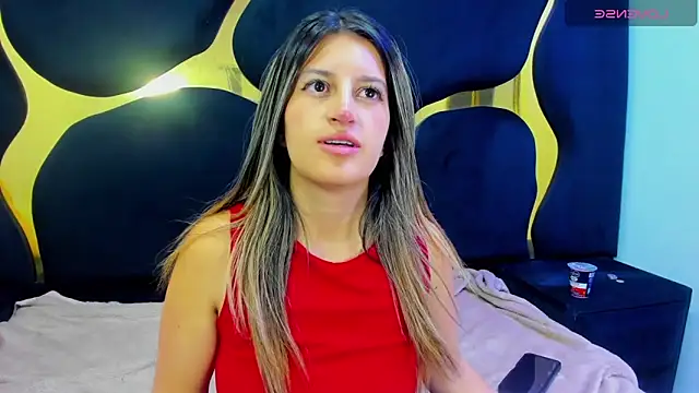 Snapshot of GiaRoussel chatting on 10/30/25, 03:31 GiaRoussel online show from 10/30/25, 03:31