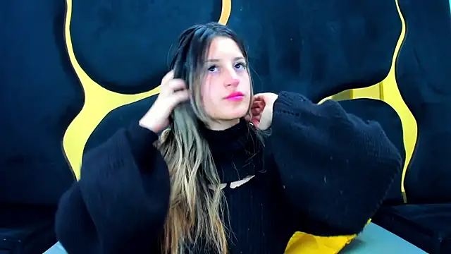 Snapshot of GiaRoussel chatting on 12/15/25, 04:35 GiaRoussel online show from 12/15/25, 04:35