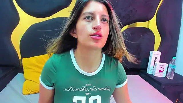 Snapshot of GiaRoussel chatting on 11/07/25, 03:38 GiaRoussel online show from 11/07/25, 03:38