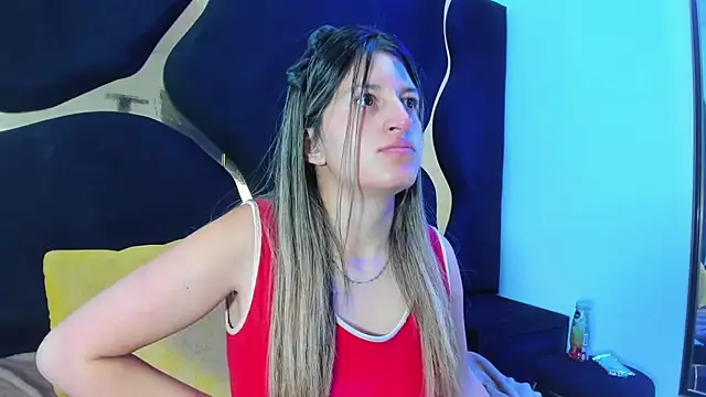 Snapshot of GiaRoussel chatting on 11/14/25, 03:48 GiaRoussel online show from 11/14/25, 03:48