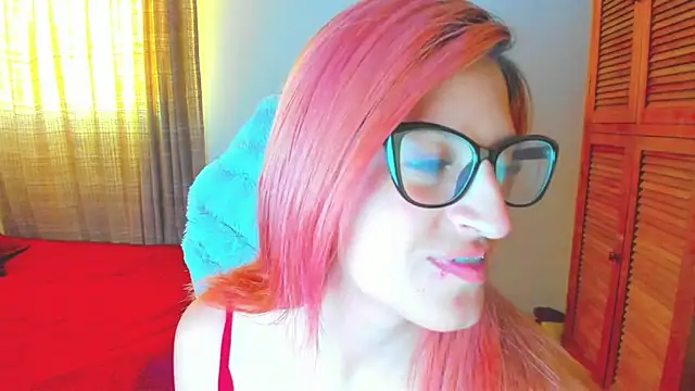 Snapshot of GiaRoussel chatting on 06/17/26, 02:27 GiaRoussel online show from 06/17/26, 02:27