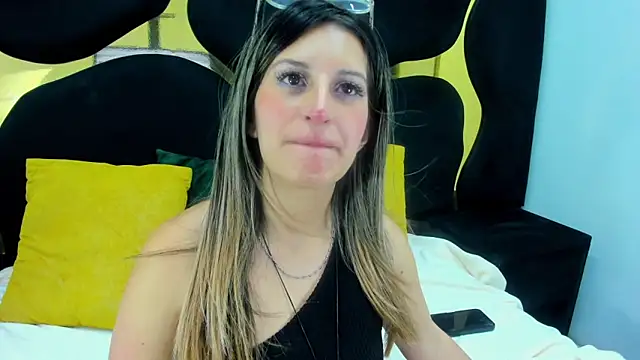 Snapshot of GiaRoussel chatting on 12/01/25, 09:26 GiaRoussel online show from 12/01/25, 09:26