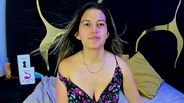 Snapshot of GiaRoussel chatting on 11/11/25, 08:47 GiaRoussel online show from 11/11/25, 08:47