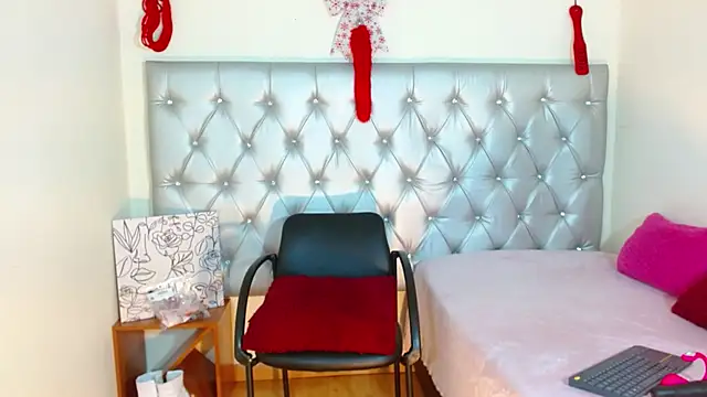 JessicaRabbit04 online show from 11/25/25, 03:29