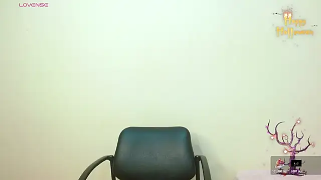 JessicaRabbit04 online show from 10/24/25, 04:11