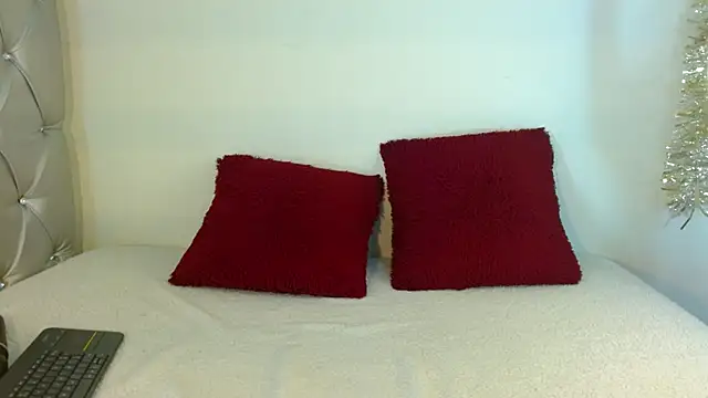 JessicaRabbit04 online show from 11/13/25, 08:46