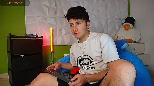santyago taylor online show from 10/06/25, 07:25