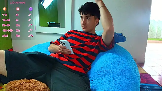 santyago taylor online show from 11/24/25, 06:52