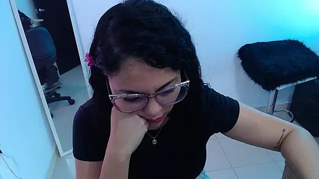 Snapshot of Mailywindsor chatting on 03/04/25, 09:00 Mailywindsor online show from 03/04/25, 09:00