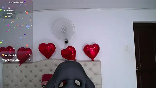 Snapshot of cristal_horny19 chatting on 09/15/25, 08:59 cristal horny19 online show from 09/15/25, 08:59