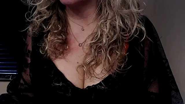 Snapshot of JenniLowen chatting on 02/11/25, 09:52 JenniLowen online show from 02/11/25, 09:52