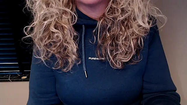 Snapshot of JenniLowen chatting on 02/10/25, 01:55 JenniLowen online show from 02/10/25, 01:55