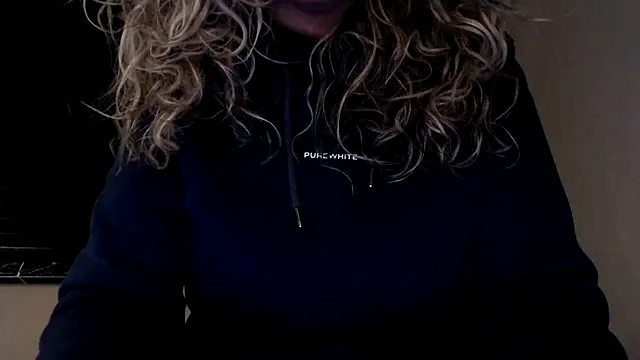 Snapshot of JenniLowen chatting on 02/10/25, 08:00 JenniLowen online show from 02/10/25, 08:00
