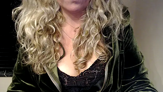 Snapshot of JenniLowen chatting on 03/02/25, 08:46 JenniLowen online show from 03/02/25, 08:46