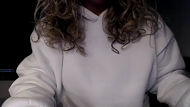 Snapshot of JenniLowen chatting on 02/25/25, 08:25 JenniLowen online show from 02/25/25, 08:25