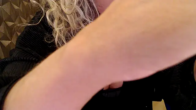 JenniLowen online show from 12/01/25, 12:17