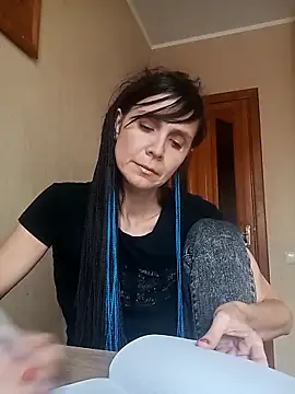 Francenia lolis online show from 10/29/25, 07:40