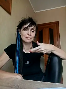 Francenia lolis online show from 10/08/25, 09:55