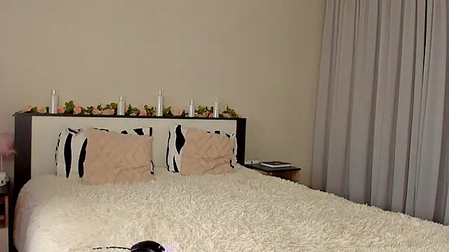 Undertheskin online show from 03/20/26, 04:19