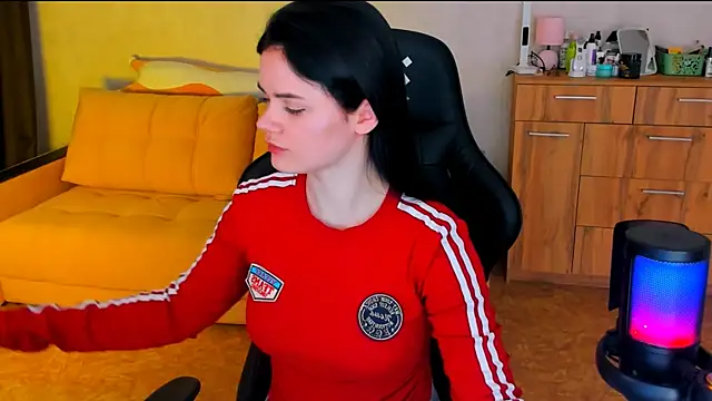 Lora Cain online show from 03/02/25, 05:23