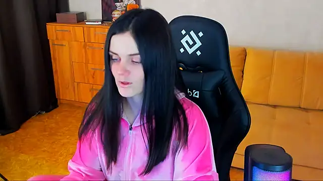 Lora Cain online show from 01/13/25, 05:44